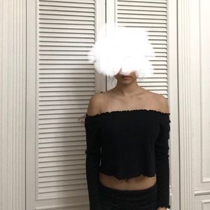 H&am black off the shoulder lettuce edge top